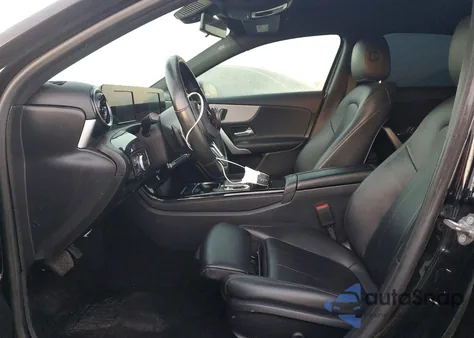 2019 Mercedes-Benz A 220 z USA, uszkodzony, nr VIN WDD3G4EB3KW028391